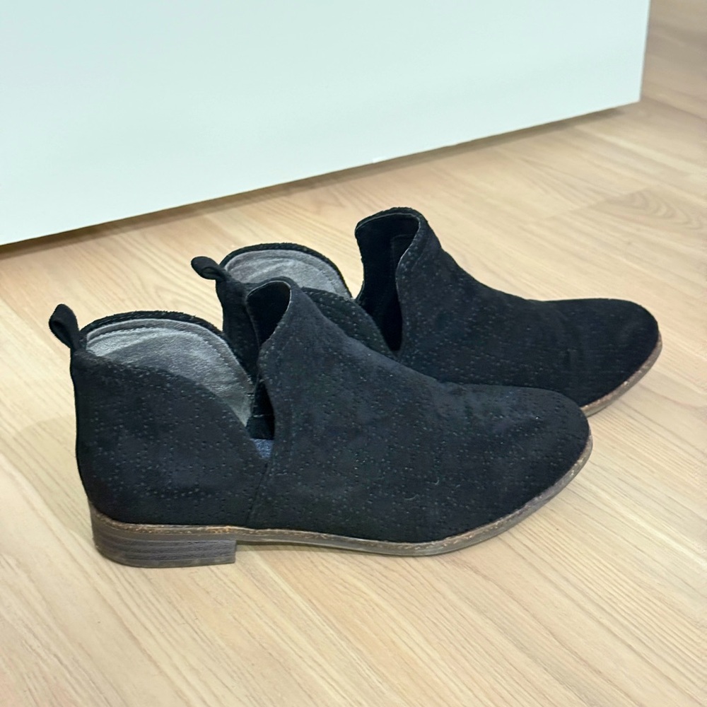 Black ankle booties